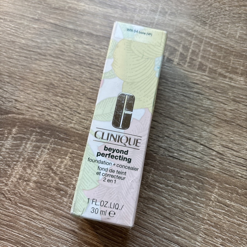 CLINIQUE Beyond Perfecting 2 in 1 Foundation + Concealer WN 04 Bone (VF)